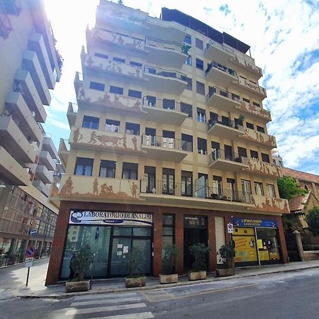 ホテル A Un Passo Dal Centro パレルモ エクステリア 写真