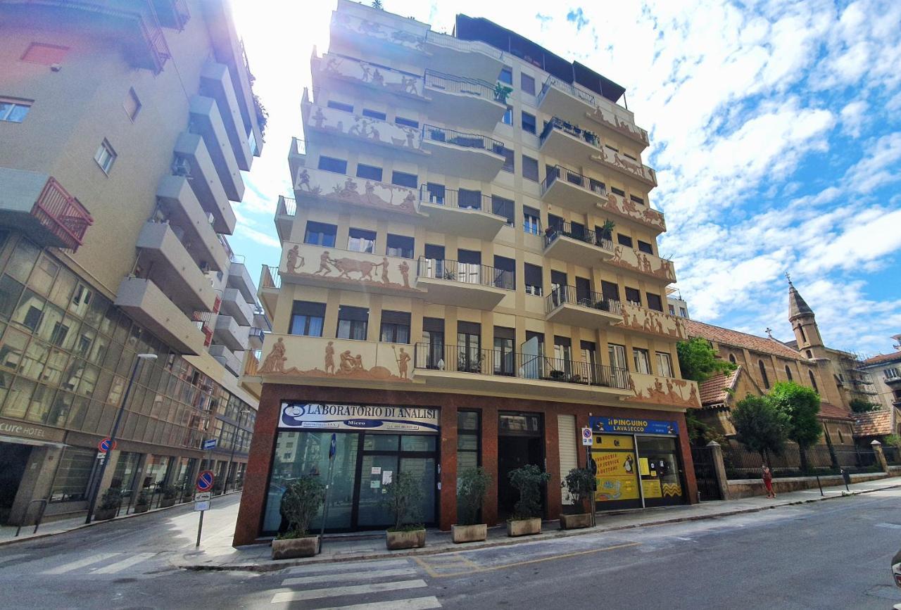 ホテル A Un Passo Dal Centro パレルモ エクステリア 写真